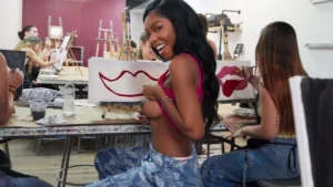 Mofos – Munro Blaxxx – Painting Class Ass